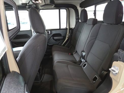 Used 2022 Jeep Gladiator Sport image 13