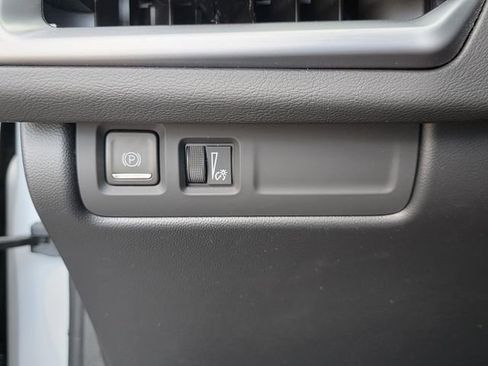 Used 2025 Cadillac XT4 Premium Luxury FWD image 33