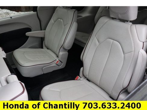 Used 2019 Chrysler Pacifica Limited w/ Advanced Safetytec Group image 24