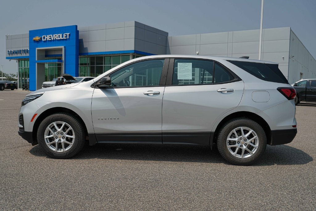 Used 2022 Chevrolet Equinox LS AWD/4WD image 11