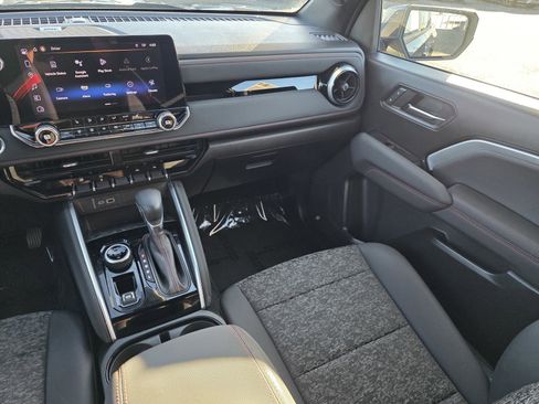 Used 2024 Chevrolet Colorado Z71 w/ Z71 Convenience Package 2 image 17