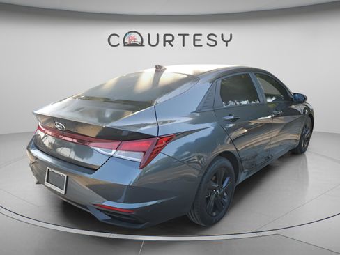 Used 2021 Hyundai Elantra SEL image 3