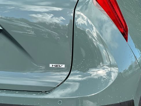 Certified 2025 Kia Niro EX image 34