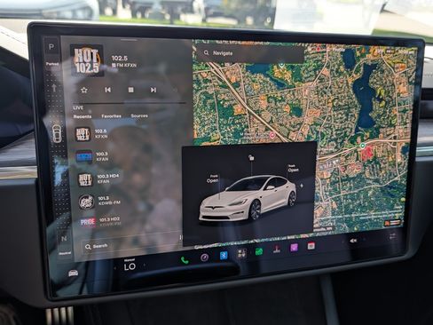 Used 2022 Tesla Model S AWD/4WD image 22