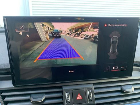 Used 2023 Audi Q5 e Premium w/ Convenience Package image 11