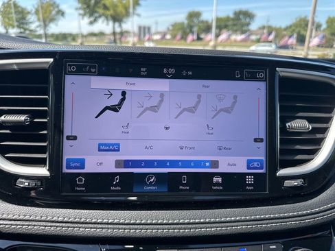 New 2026 Chrysler Pacifica Select image 4