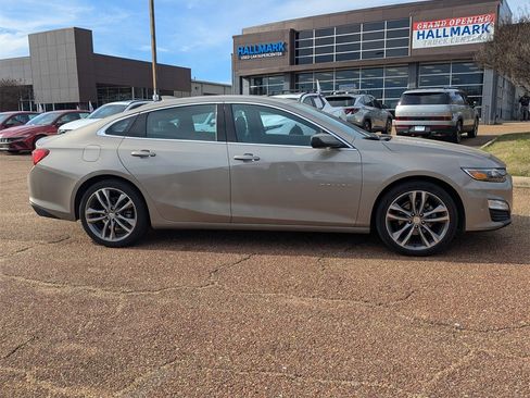 Used 2023 Chevrolet Malibu LT image 3