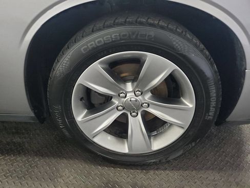 Used 2017 Dodge Challenger SXT image 17