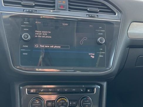 Used 2018 Volkswagen Tiguan SE image 38