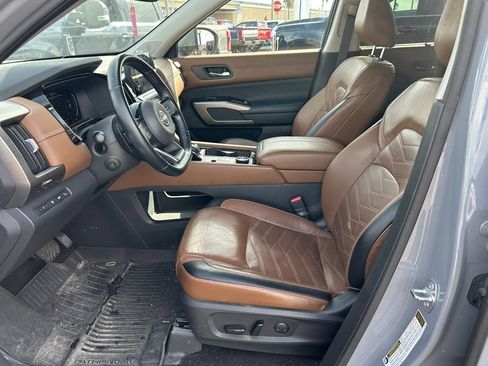 Used 2022 Nissan Pathfinder Platinum w/ Cargo Package image 9