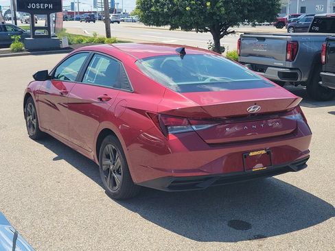 Used 2023 Hyundai Elantra SEL w/ Cargo Package FWD image 2