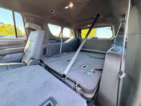 Used 2024 GMC Yukon XL SLT AWD/4WD image 16