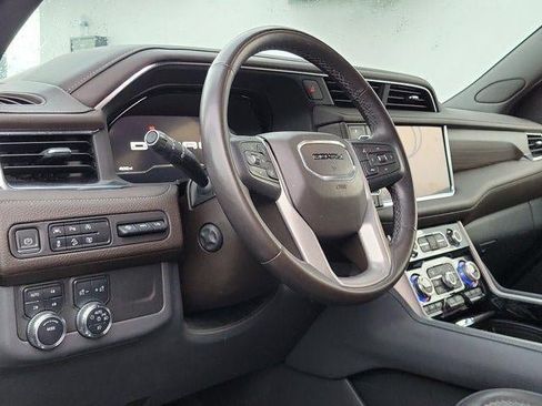 Used 2023 GMC Yukon XL Denali AWD/4WD image 7