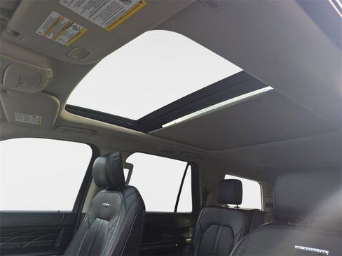 Used 2019 Ford Expedition Platinum image 30