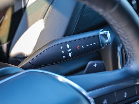 Used 2025 GMC Yukon XL Denali image 21