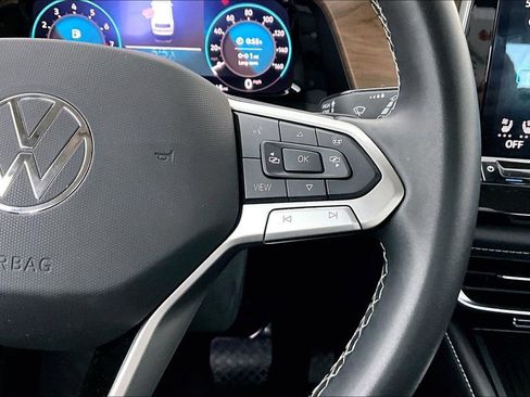 Used 2025 Volkswagen Atlas SE image 24