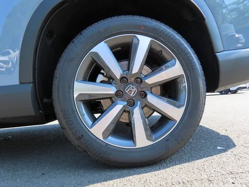 New 2025 Honda Pilot Touring image 9