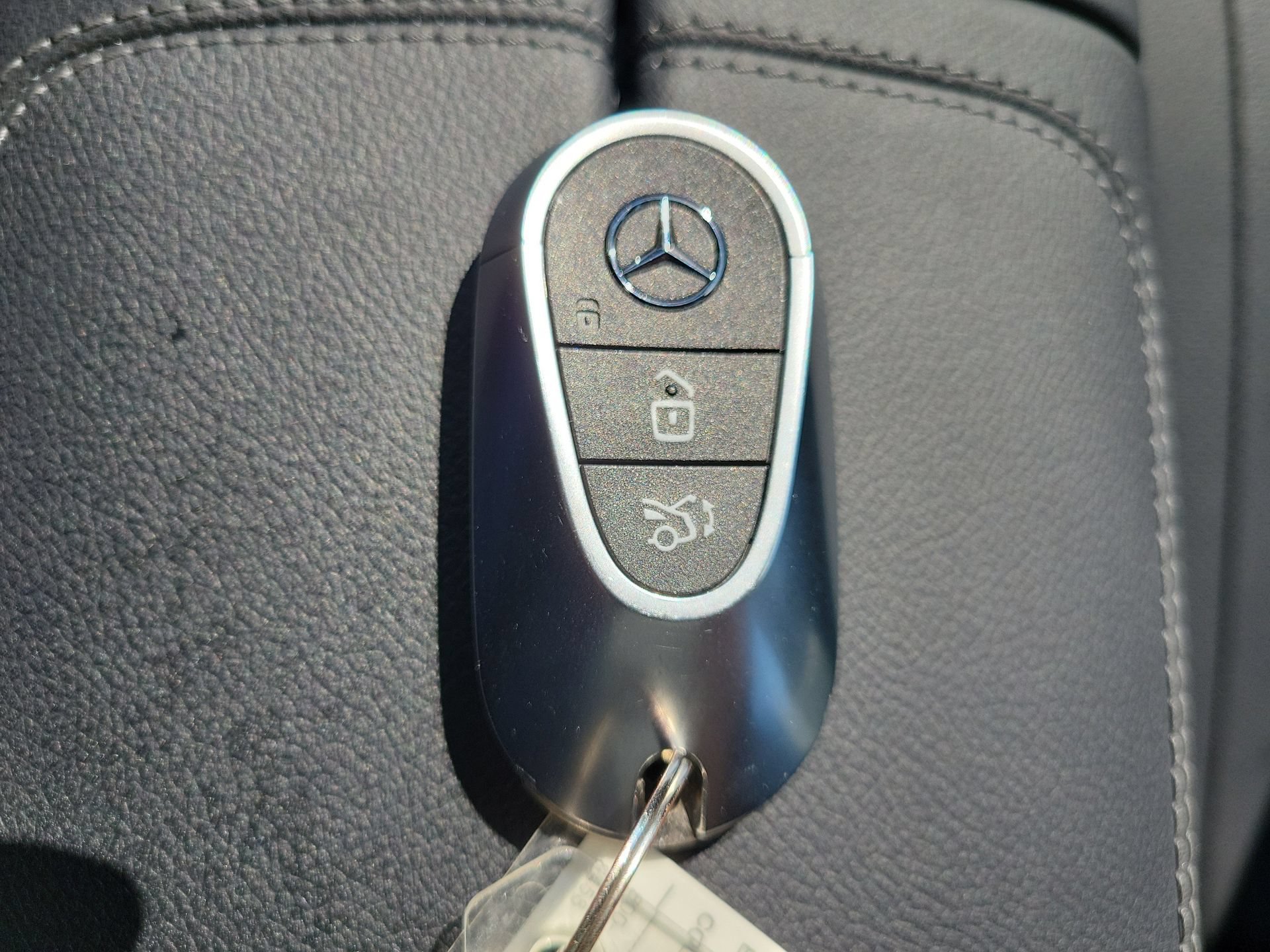 Used 2025 Mercedes-Benz E 350 4MATIC Sedan image 41