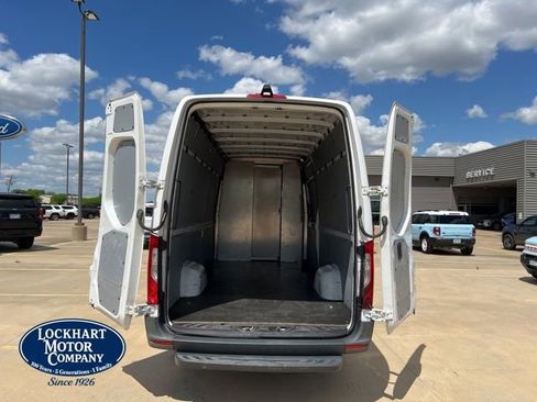 Used 2019 Freightliner Sprinter 170 RWD image 14