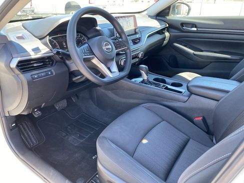 Used 2025 Nissan Altima 2.5 SV image 23