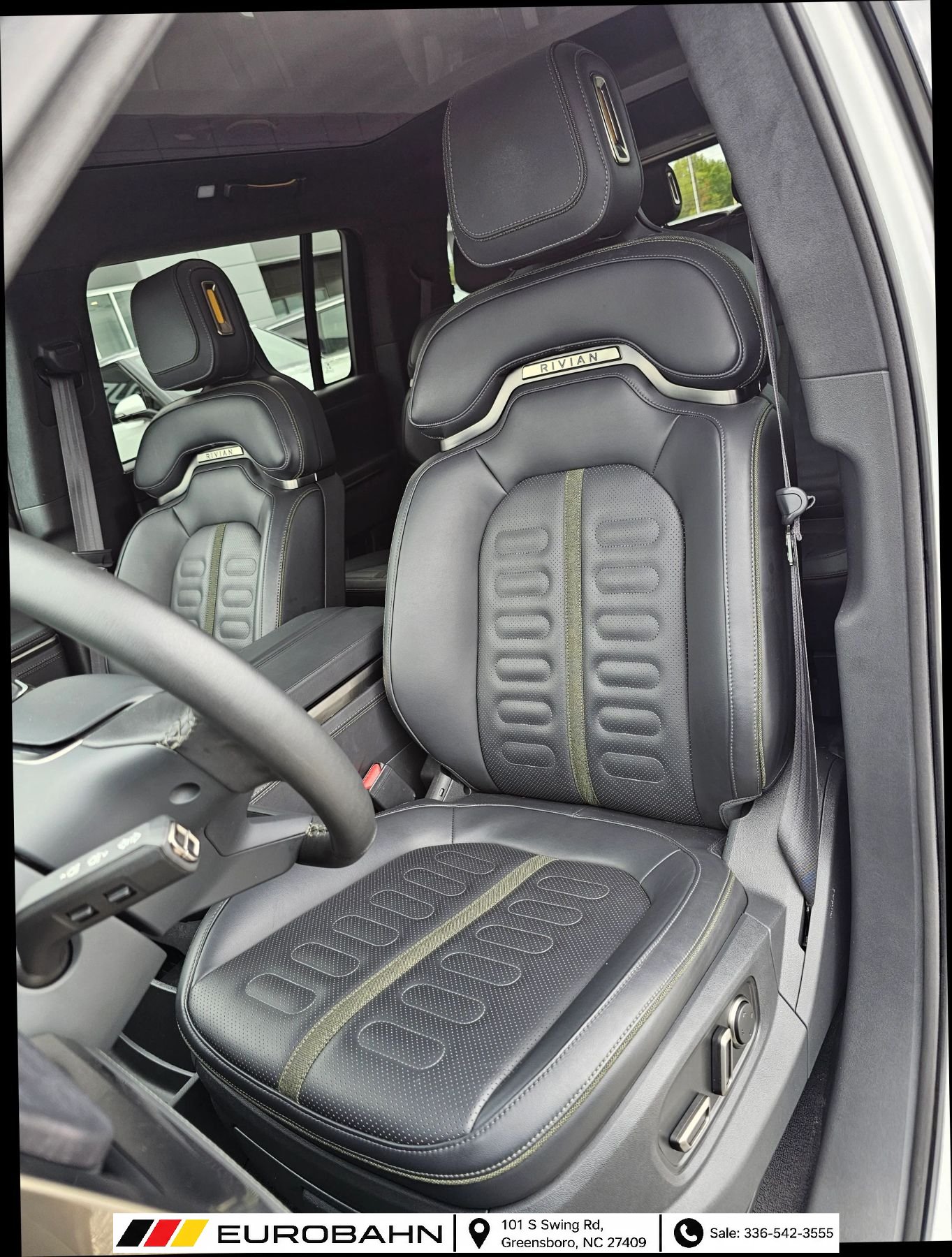 Used 2025 Rivian R1S Adventure Dual AWD/4WD image 10