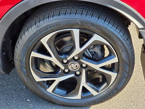 Used 2021 Toyota C-HR XLE FWD image 15