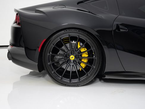 Used 2019 Ferrari 812 Superfast RWD image 11