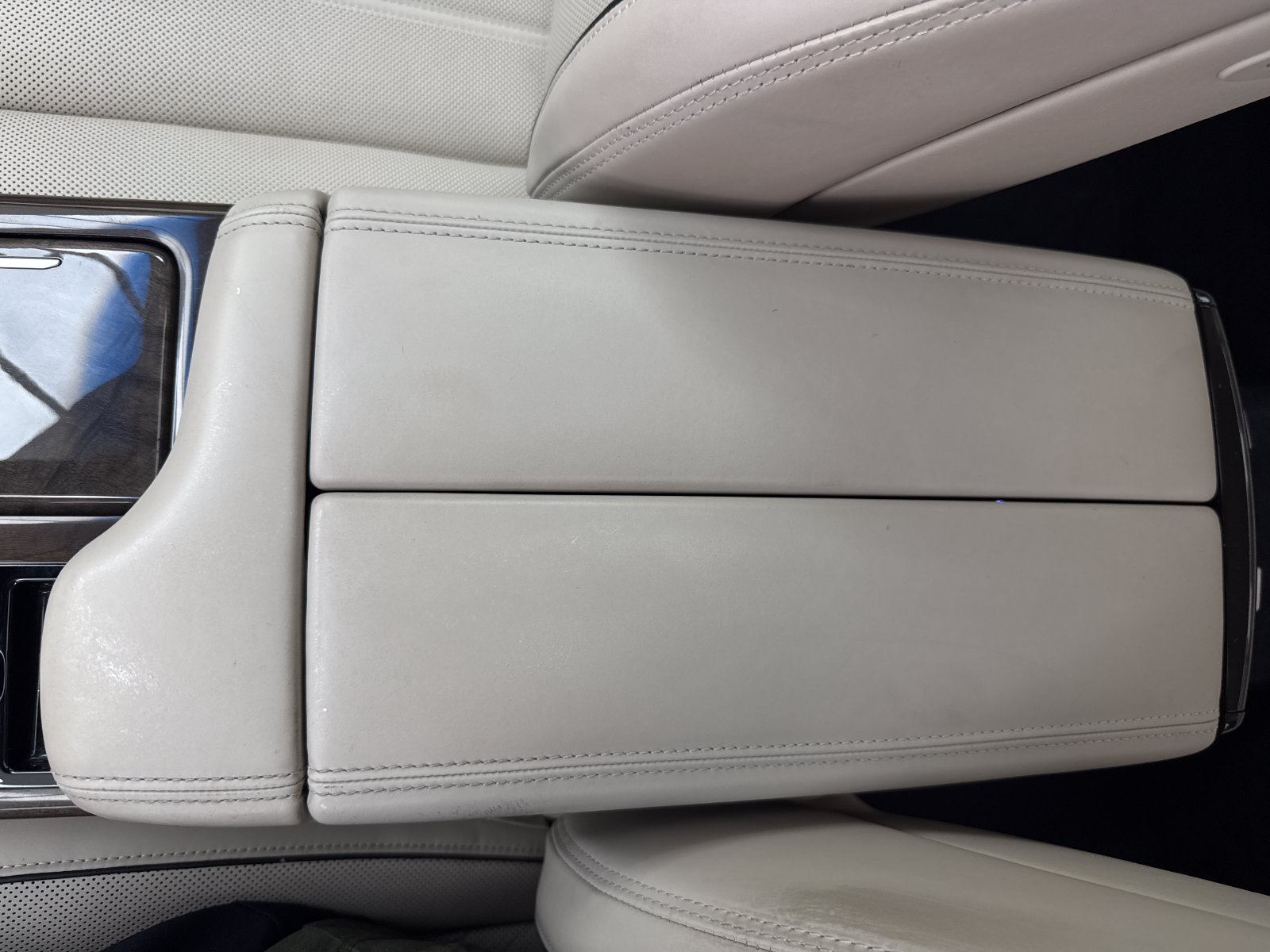 Used 2017 Genesis G90 3.3T Premium RWD image 32