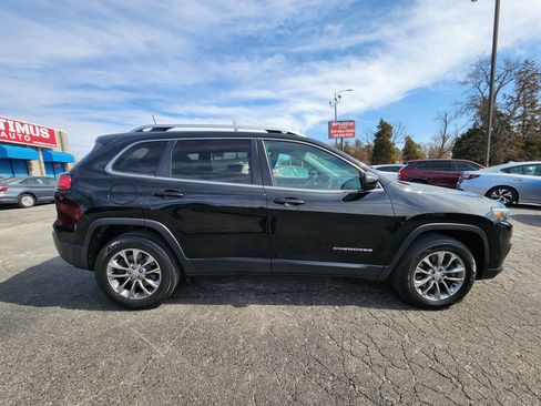 Used 2019 Jeep Cherokee Latitude Plus w/ Cold Weather Group AWD/4WD image 8