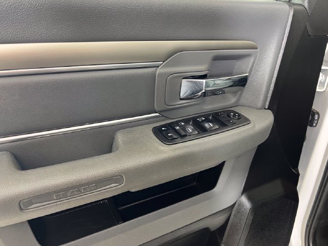 Used 2019 RAM 1500 Classic SLT RWD image 12