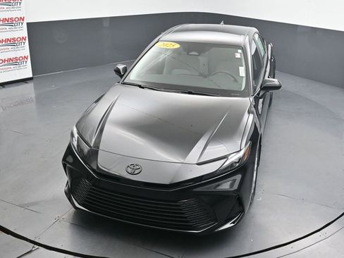 Used 2025 Toyota Camry LE FWD image 26