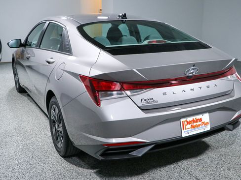 Used 2021 Hyundai Elantra SEL w/ Convenience Package FWD image 9