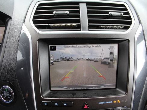 Used 2018 Ford Explorer Limited w/ Equipment Group 301A FWD image 18