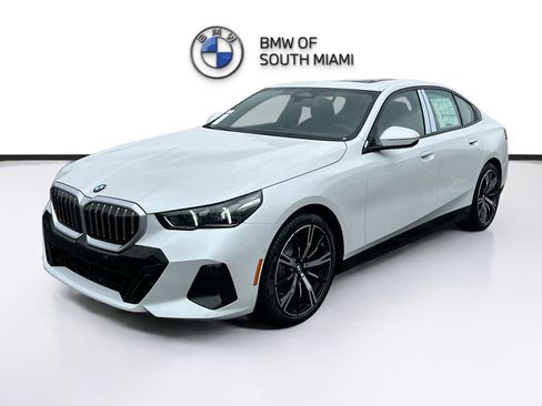 New 2026 BMW 530i w/ M Sport Package RWD image 3