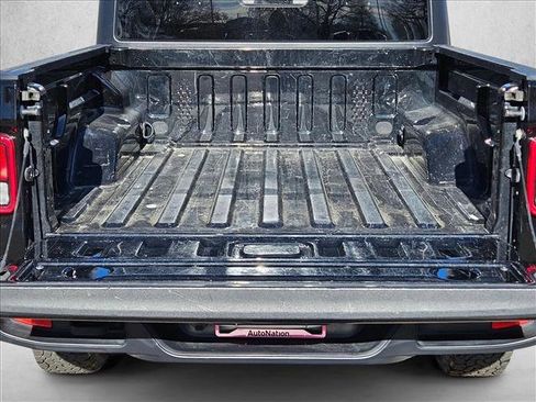 Used 2023 Jeep Gladiator Overland image 7