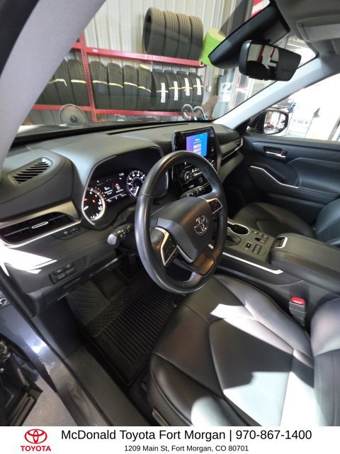 Used 2023 Toyota Highlander XLE AWD/4WD image 11
