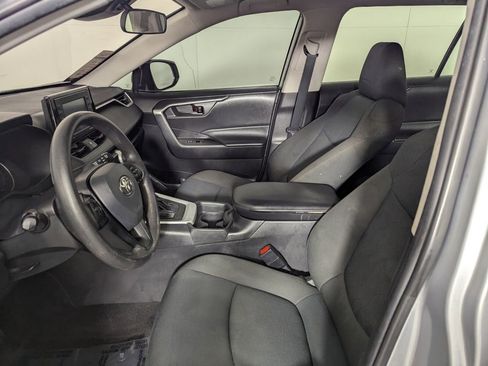 Used 2021 Toyota RAV4 LE image 11
