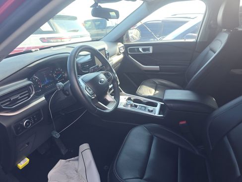 Used 2024 Ford Explorer XLT w/ Equipment Group 202A AWD/4WD image 8