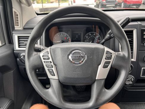 Used 2017 Nissan Titan S AWD/4WD image 15