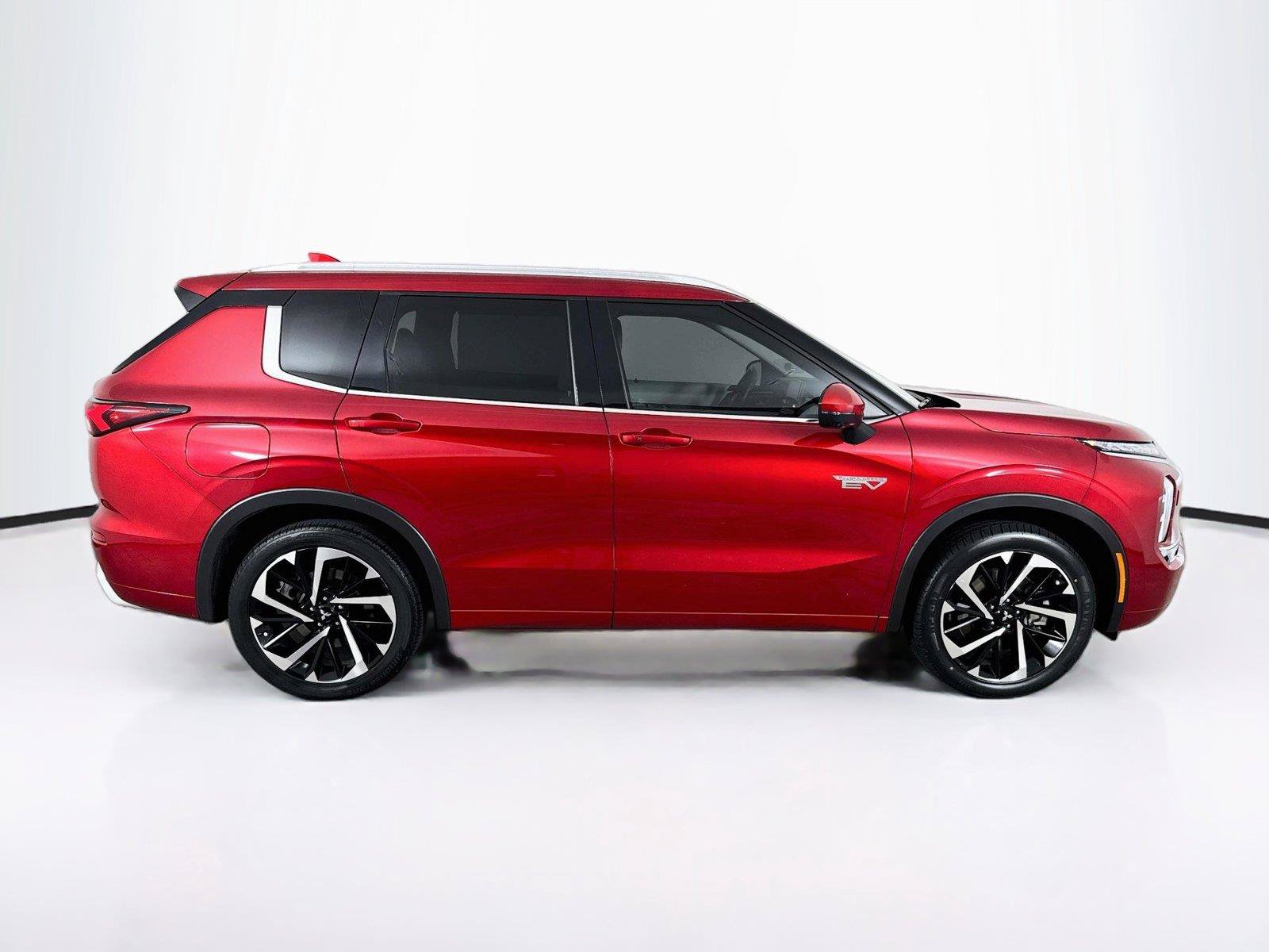Used 2024 Mitsubishi Outlander 4WD Plug-In Hybrid image 6