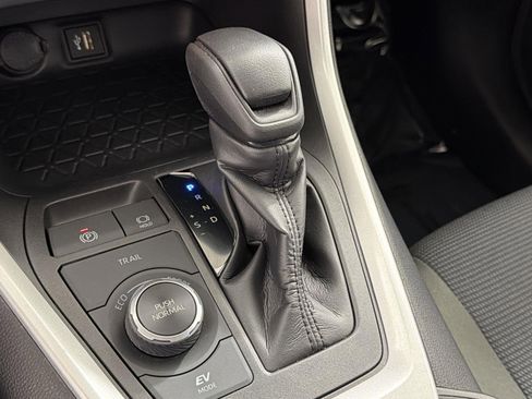 Used 2024 Toyota RAV4 LE image 15