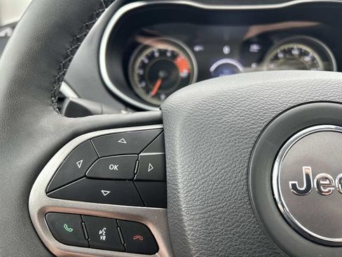 Used 2022 Jeep Cherokee Limited AWD/4WD image 28