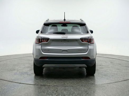 Used 2025 Jeep Compass Limited image 7