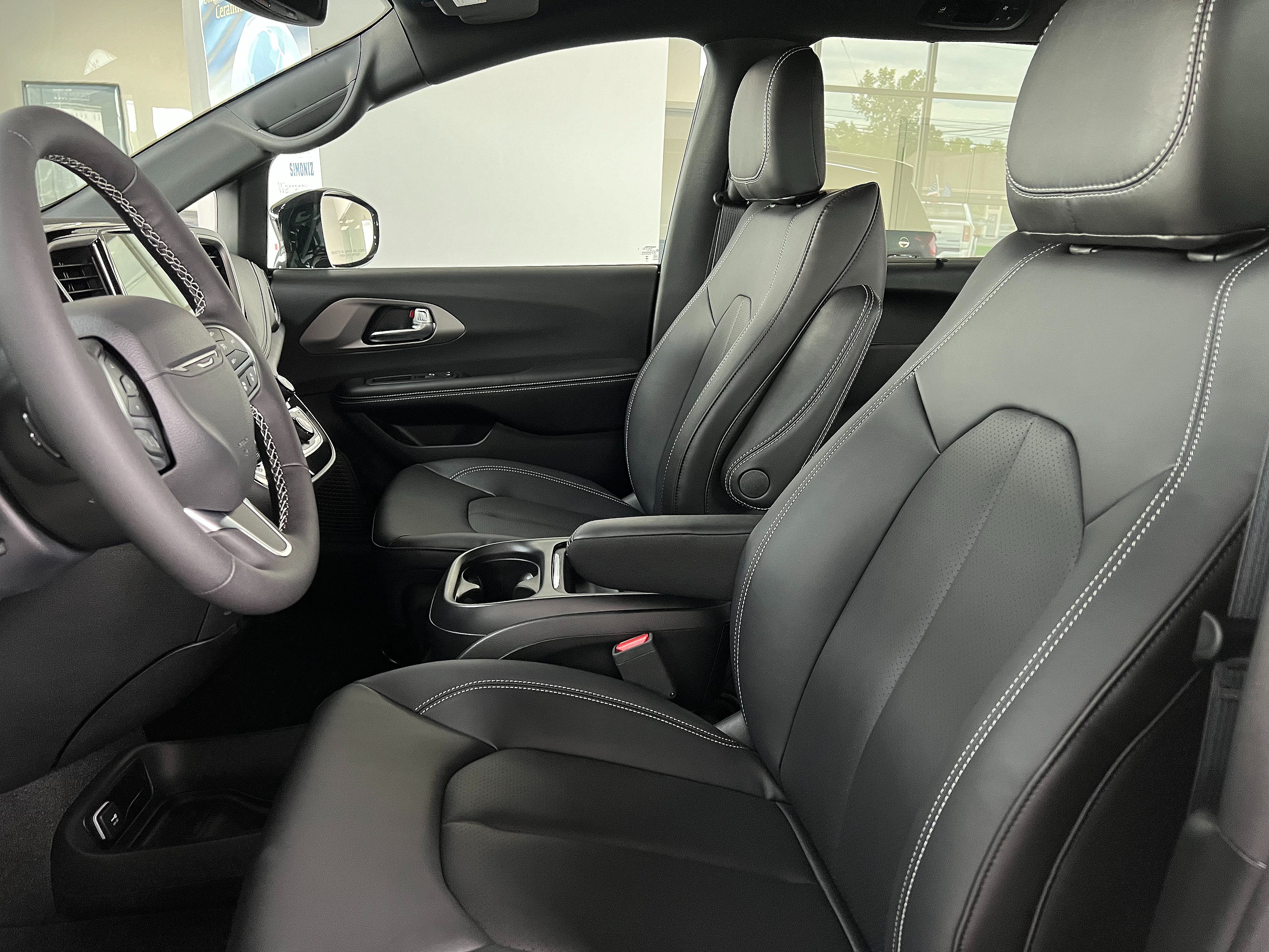 New 2027 Chrysler Pacifica Select FWD image 10