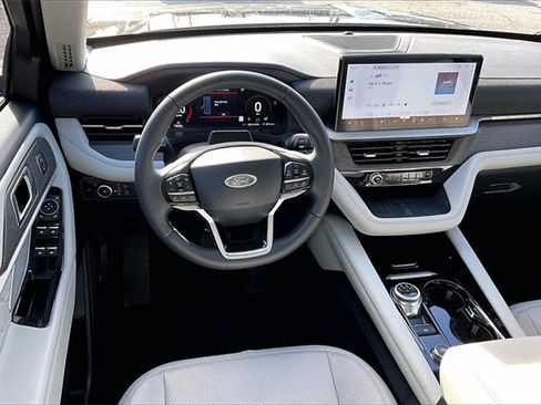 Used 2025 Ford Explorer Platinum w/ Ultimate Package image 4