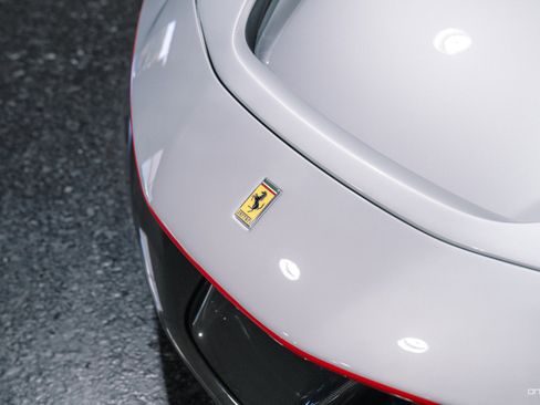 Used 2022 Ferrari SF90 Spider image 11