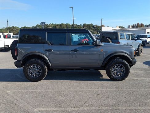 New 2025 Ford Bronco Badlands image 4