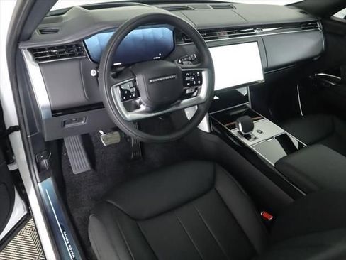New 2025 Land Rover Range Rover SE image 10