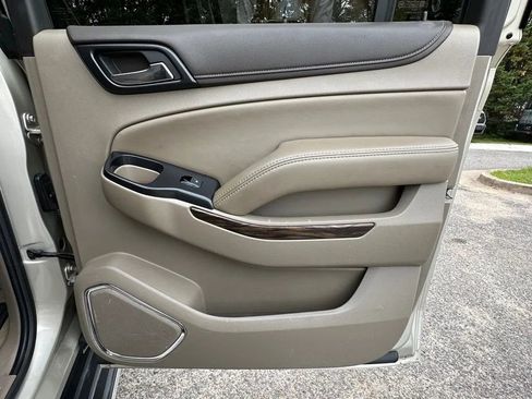 Used 2017 GMC Yukon XL SLE w/ SLE Value Package image 31