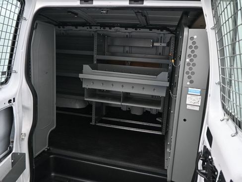 Used 2016 Chevrolet Express 2500 RWD image 10